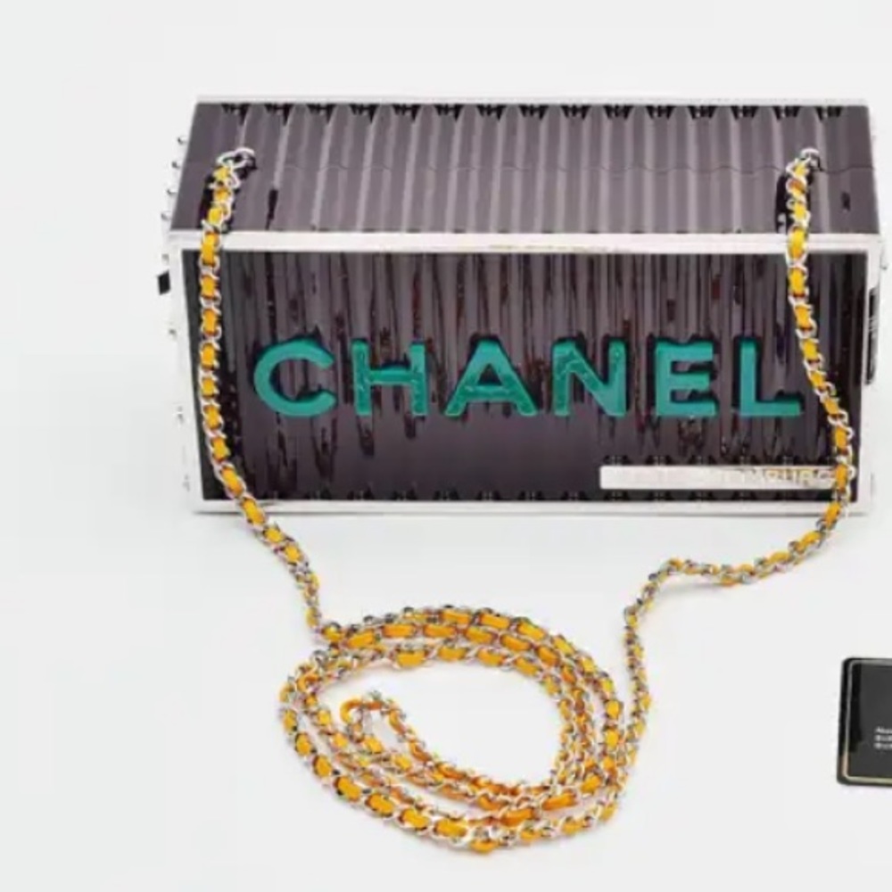 CHANEL SUPER RARE RUNWAY BAG - Picture 2 of 7